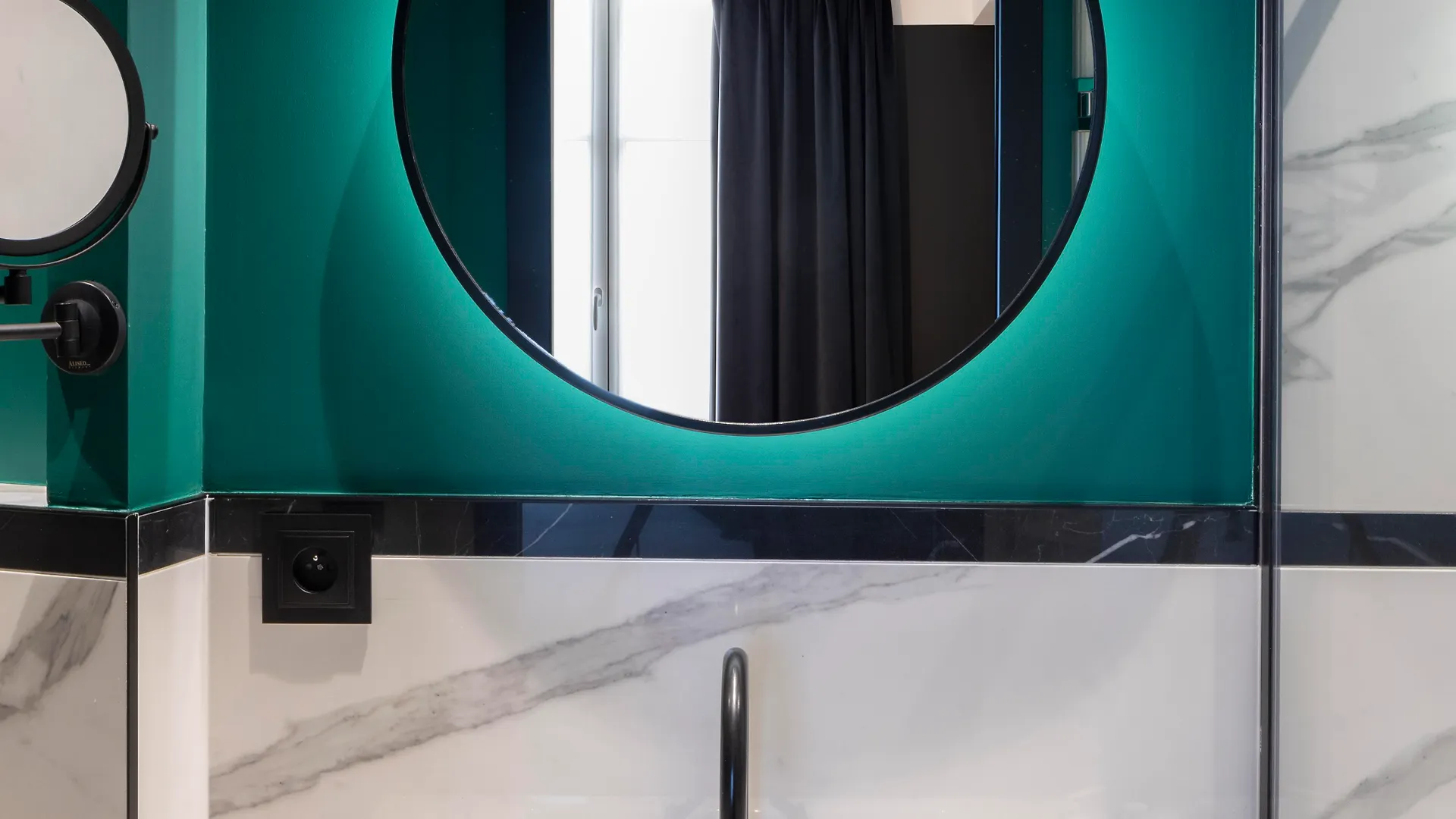 Parisianer Hotel 4*