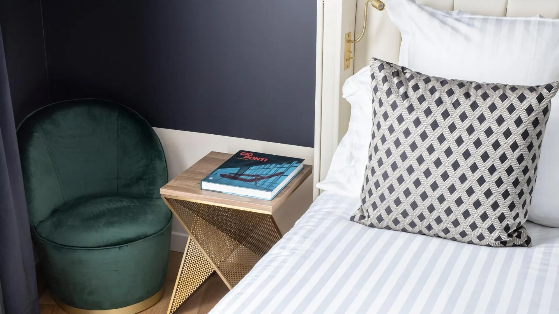 Parisianer Hotel 4*
