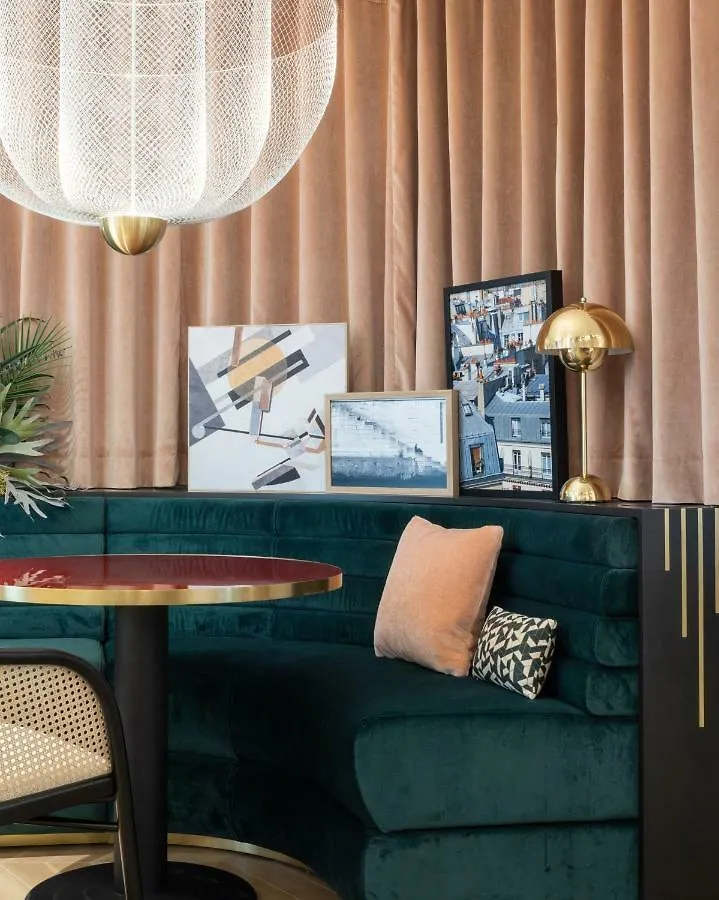 Parisianer Hotell 4*
